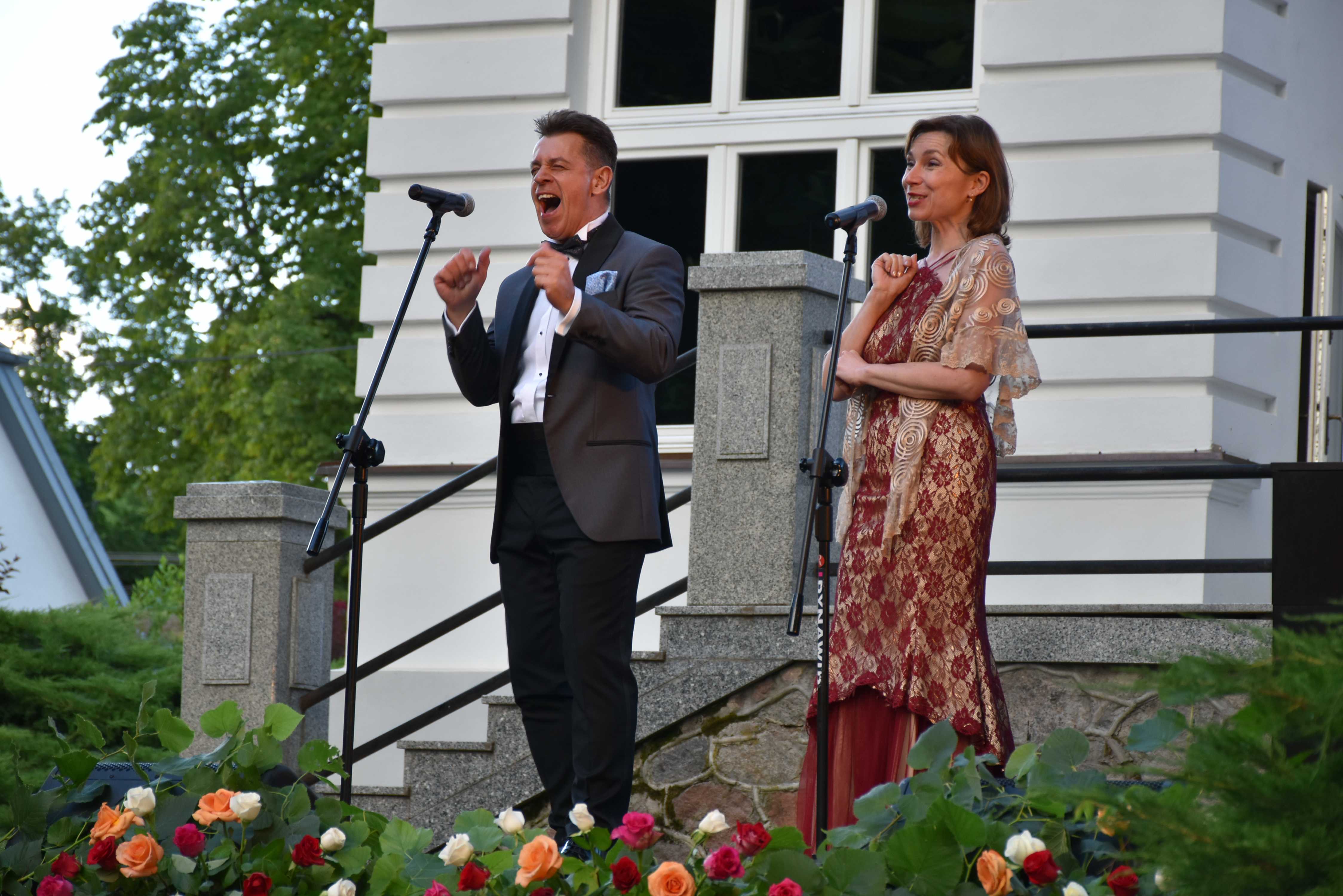 10.07.2022 r. Wielka Gala w Pałacu; na zdjęciu: Dariusz Wójcik, Anna Kinga Osior 