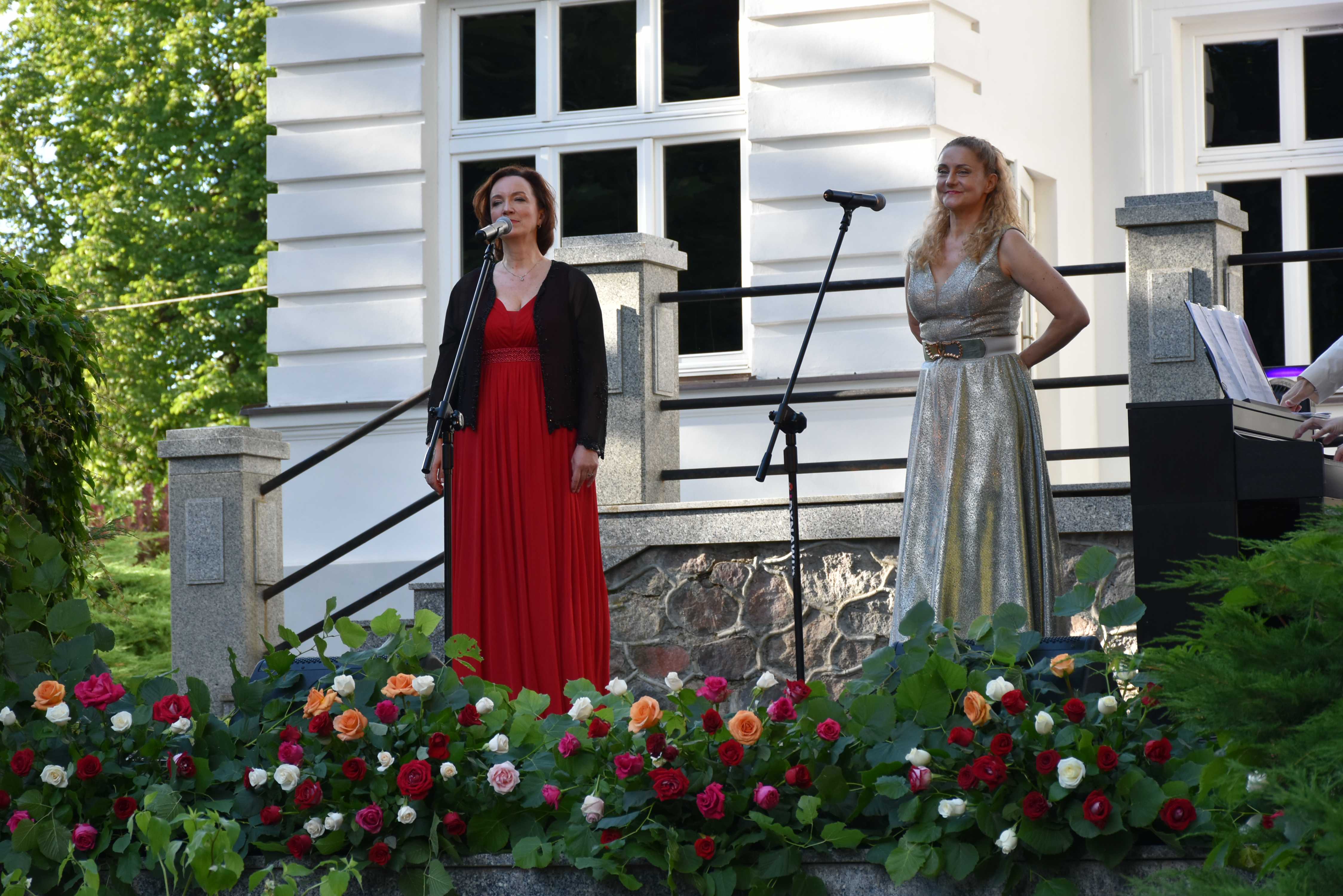 10.07.2022 r. Wielka Gala w Pałacu; na zdjęciu: Alicja Rumianowska, Marlena Borowska 