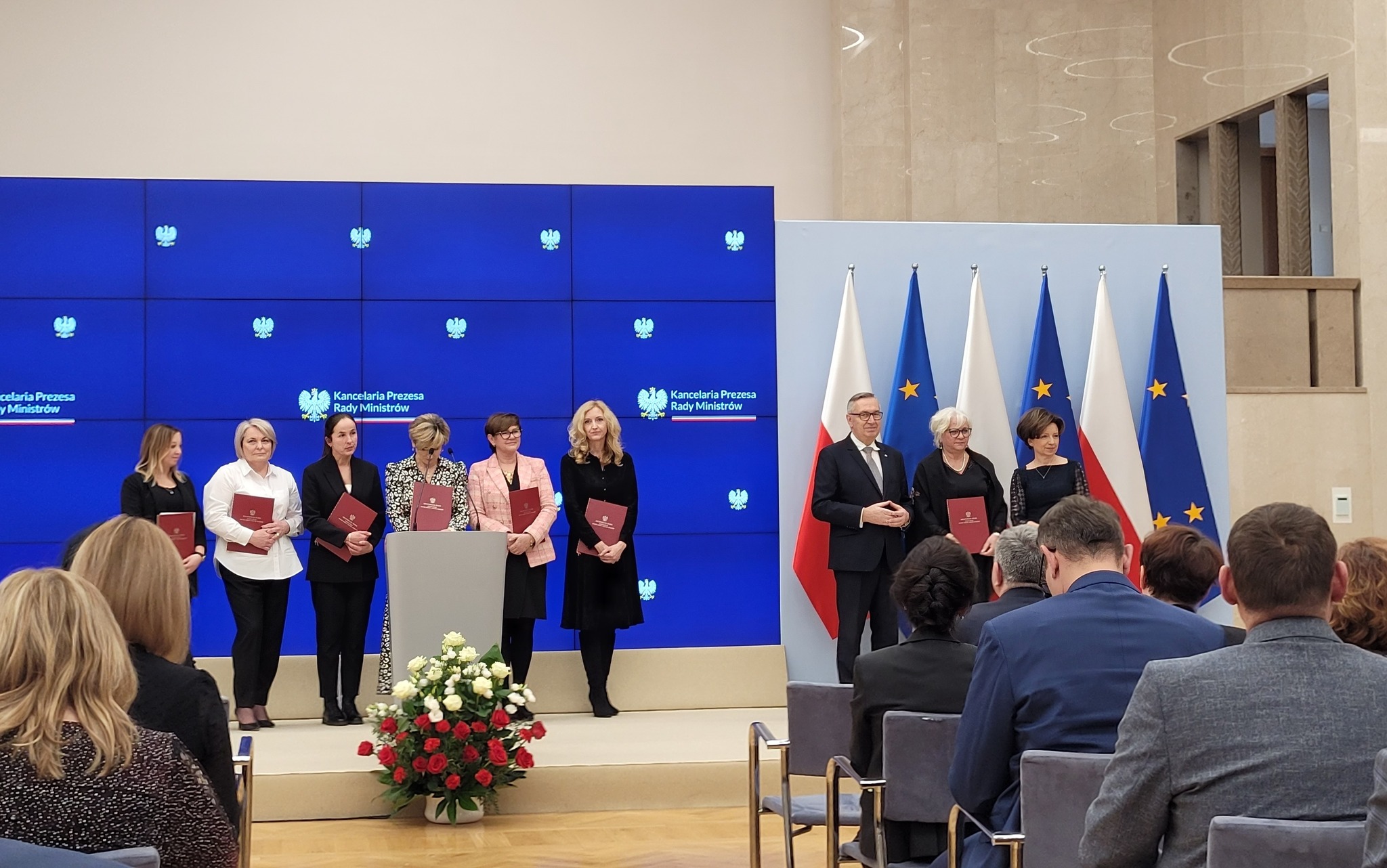 21.11.2022 r., Izabella Grochowska nagrodzona przez Minister Rodziny i Polityki Społecznej!; na zdjęciu: nagrodzeni