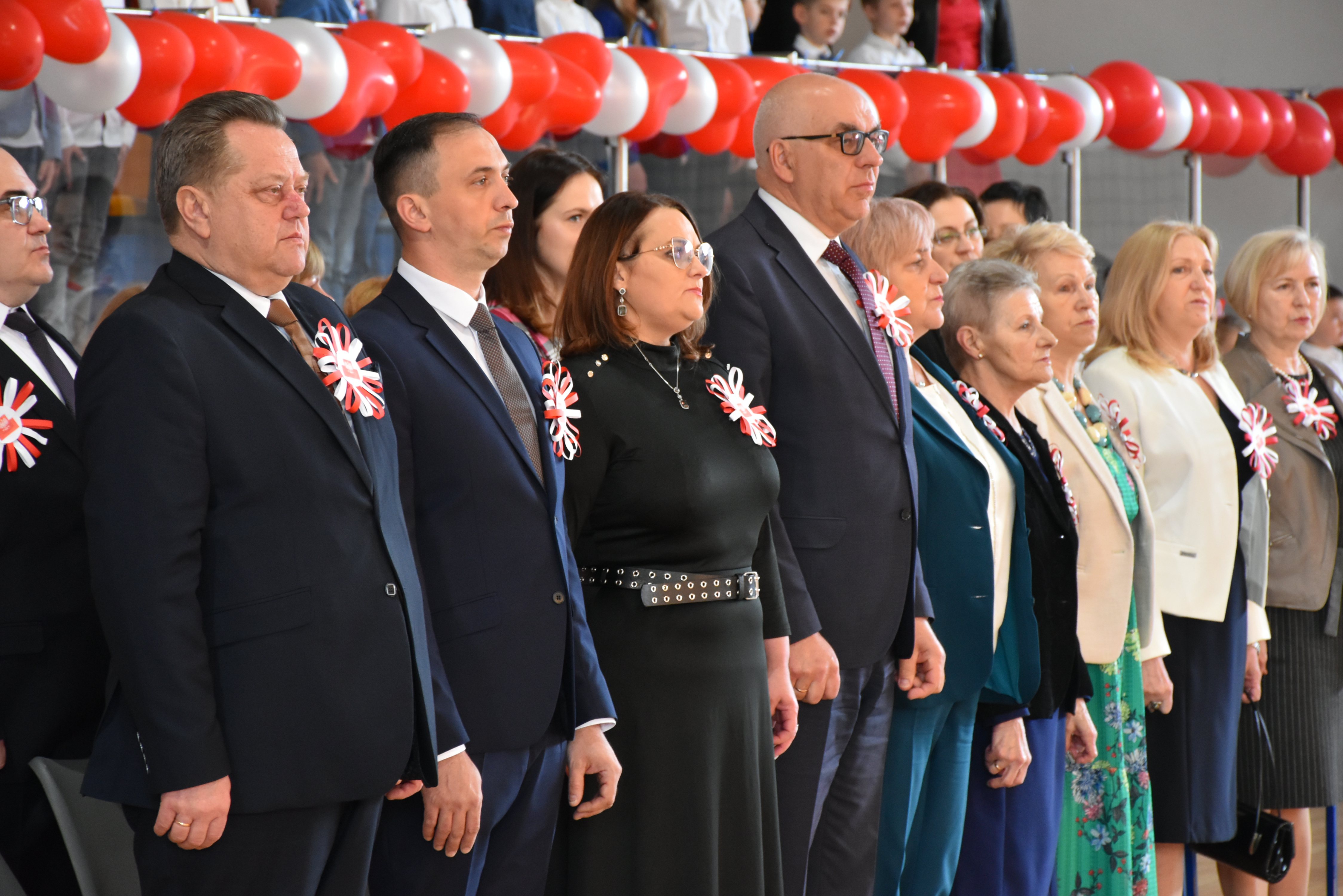 27.04.2023 r. Obchody rocznicy uchwalenia Konstytucji 3 Maja w Nowogrodzie; na zdjęciu: uczestnicy wydarzenia