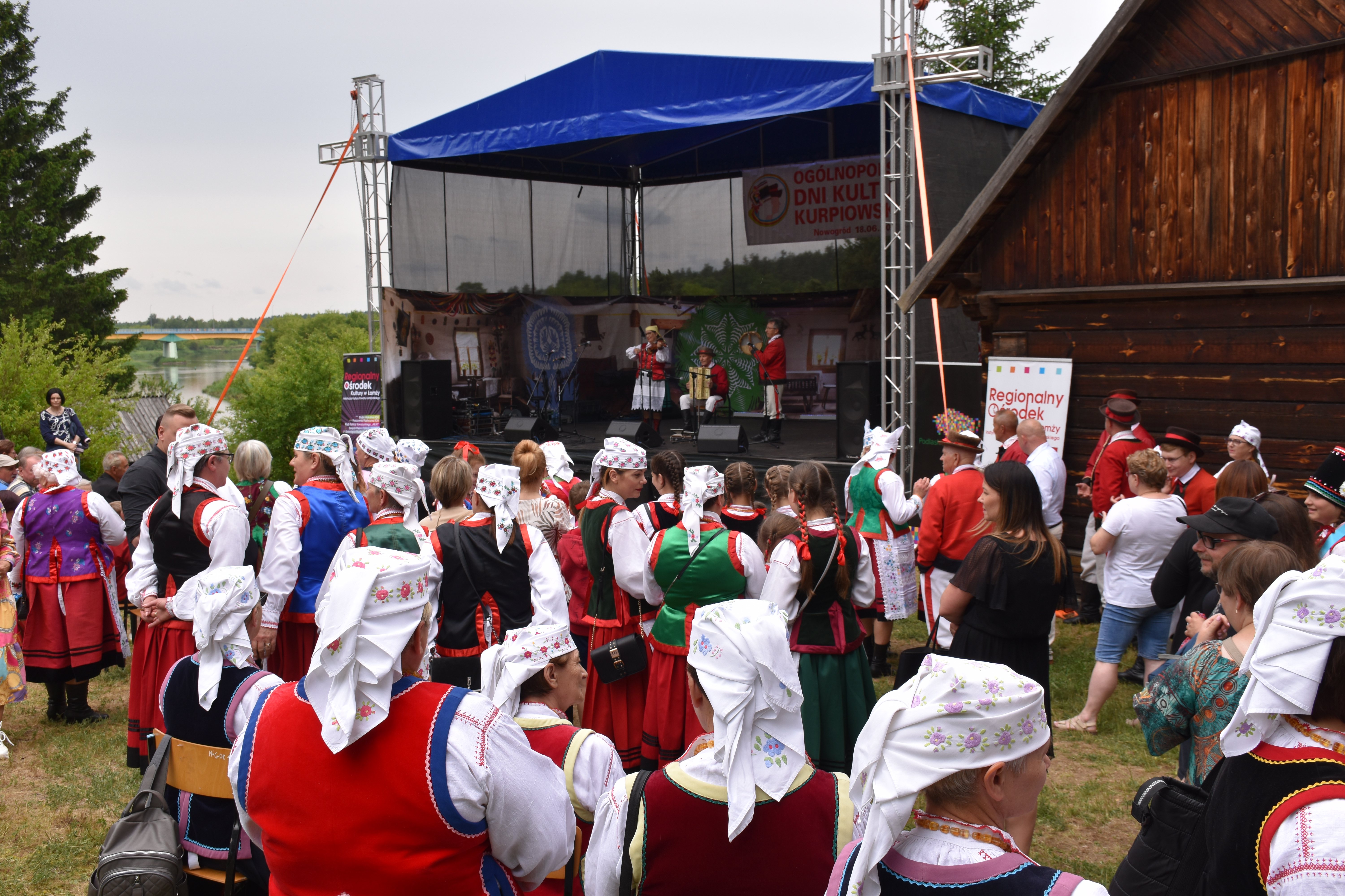18.06.2023 r. Jubileuszowe - XXX Ogólnopolskie Dni Kultury Kurpiowskiej; na zdjęciu: uczestnicy wydarzenia