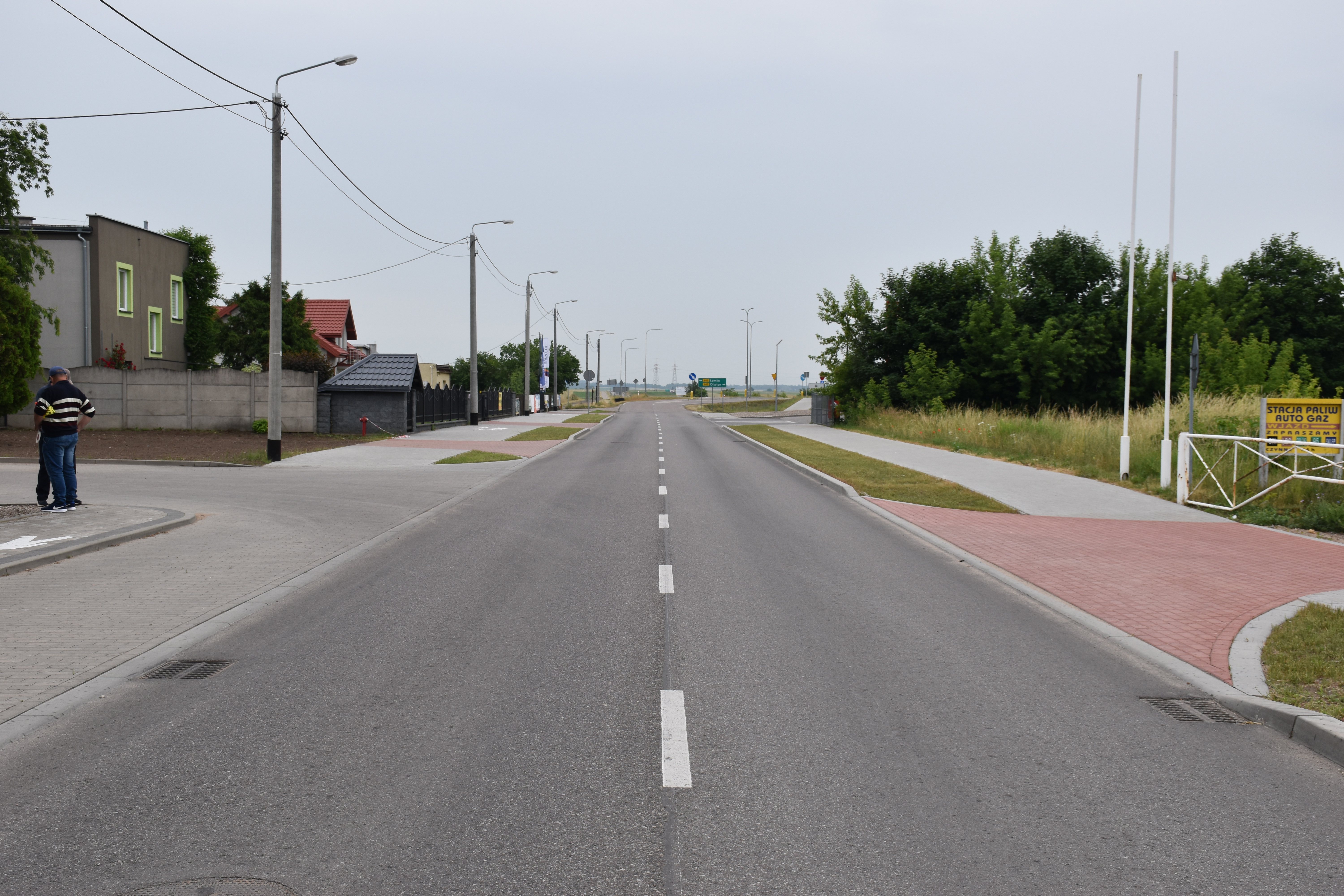 18.06.2023 r. Przebudowaliśmy drogę powiatową - ulicę Łomżyńską w Nowogrodzie; na zdjęciu: droga powiatowa nr 2609B ul. Łomżyńska w Nowogrodzie