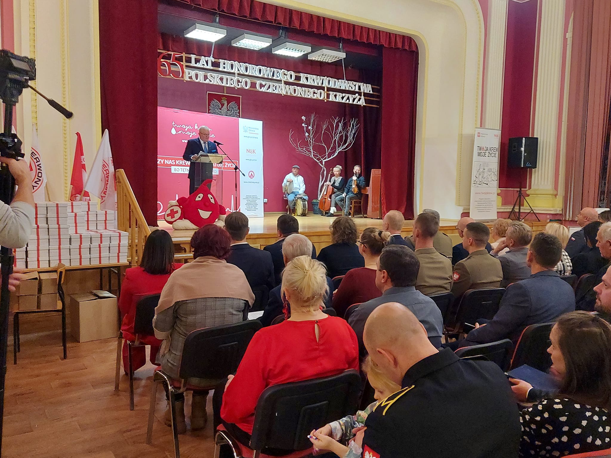 8.12.2023 r. 65 lat Ruchu Honorowego Krwiodawstwa Polskiego Czerwonego Krzyża, na zdjęciu: uczestnicy wydarzenia