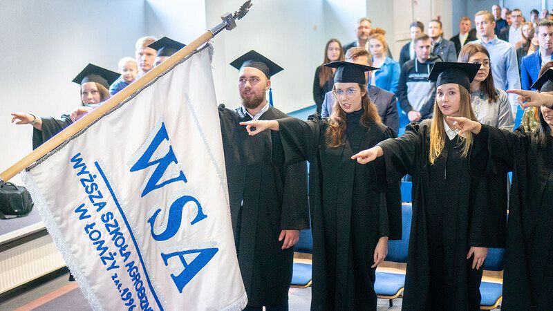 15.10.2022 r. Kolejna łomżyńska uczelnia rozpoczęła rok akademicki 2022/2023, na zdjęciu: immatrykulacja studentów I roku